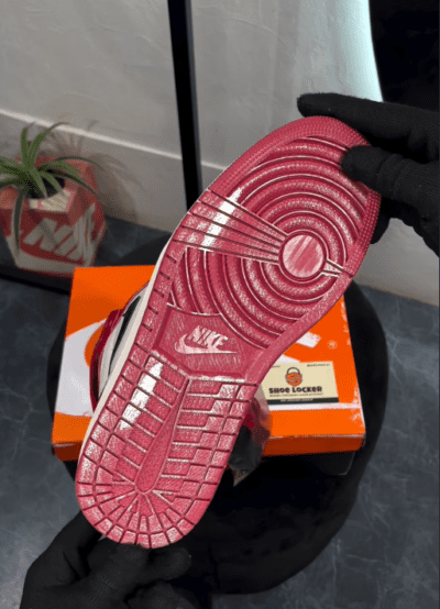 Nike Air Jordan 1 Retro High Chicago Lost and Found 