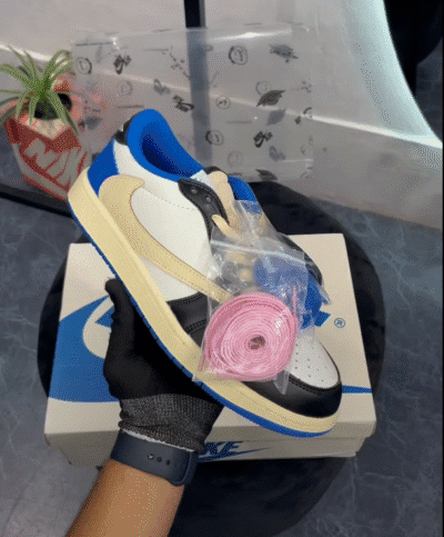 Jordan 1 Low Fragment Design x Travis Scott