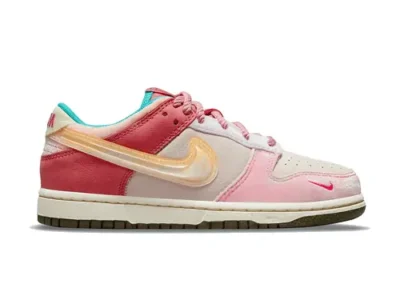 SB DUNK LOW SOCIAL STATUS STRAWBERRY MILK